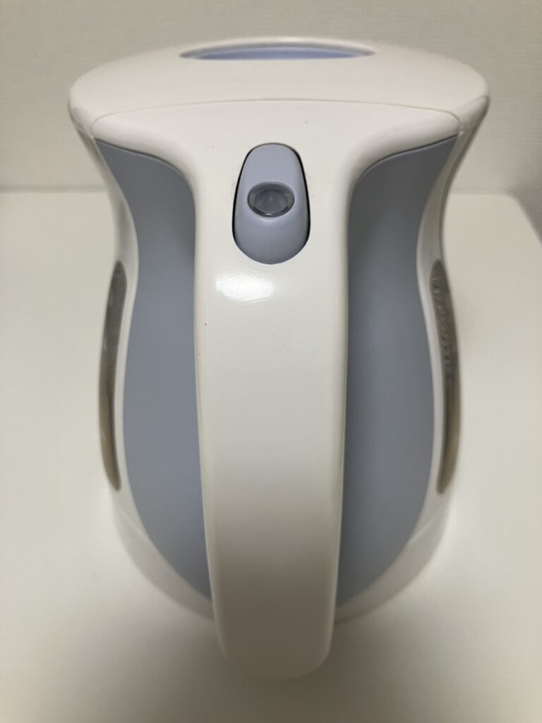 年季が入ったティファール電気ケトル ジャスティン プラスの背面