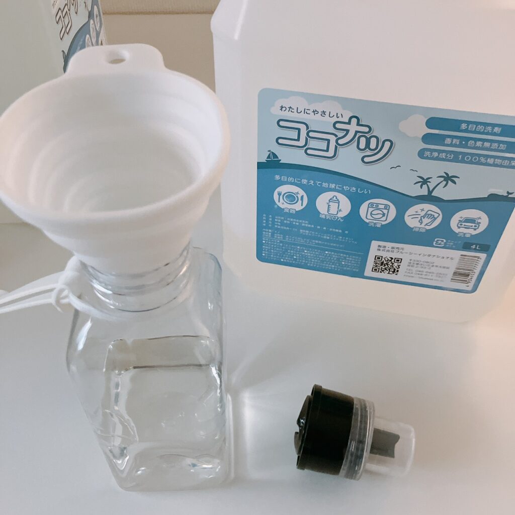 ココナツ洗剤4L 詰め替え後ボトル比較画像